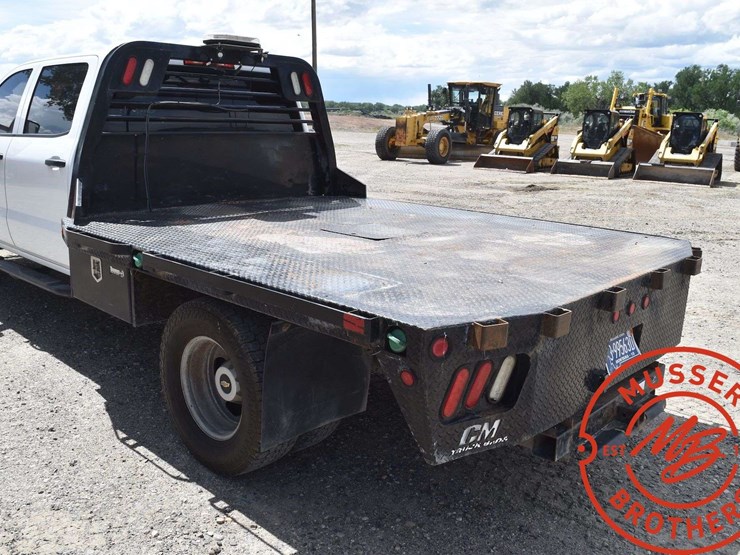 2015-chevrolet-3500-image-27