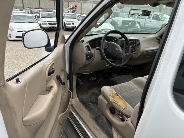 2004-ford-f150-xl-image-15