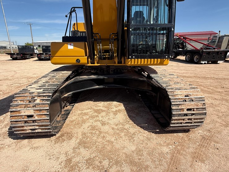 2023-caterpillar-330-image-13