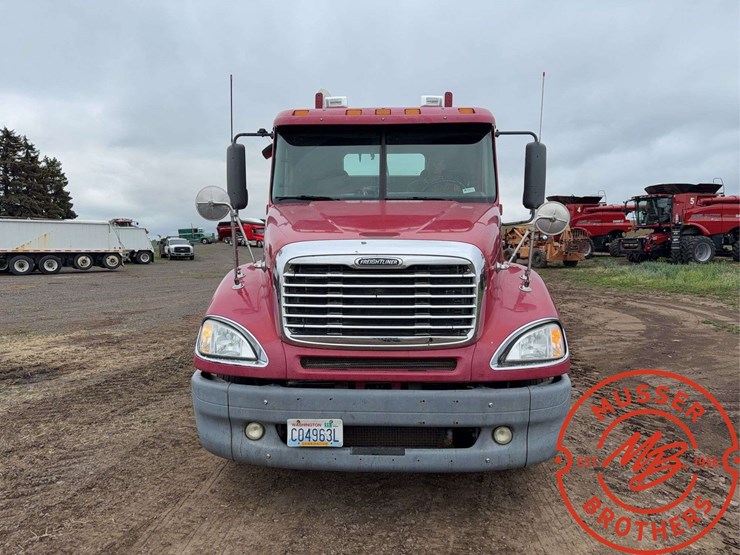 2007-freightliner-columbia-120-image-8