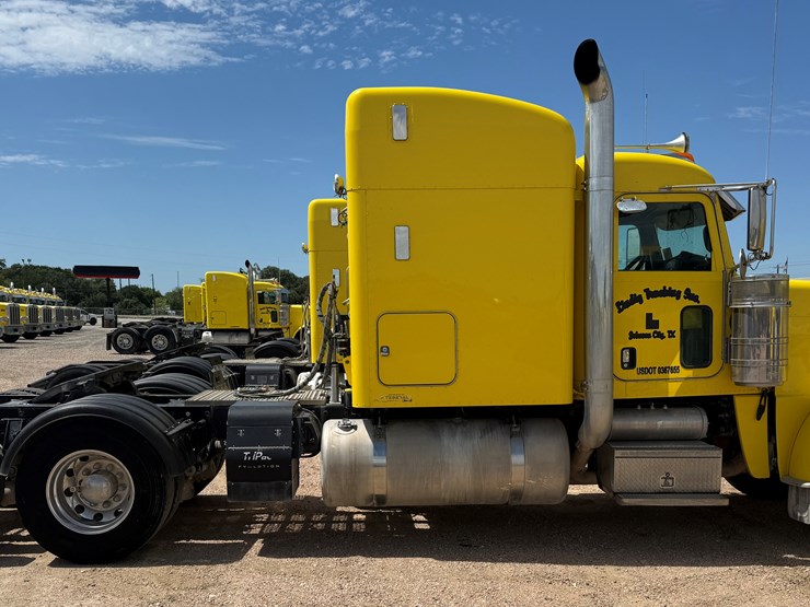 2014-peterbilt-389-image-4