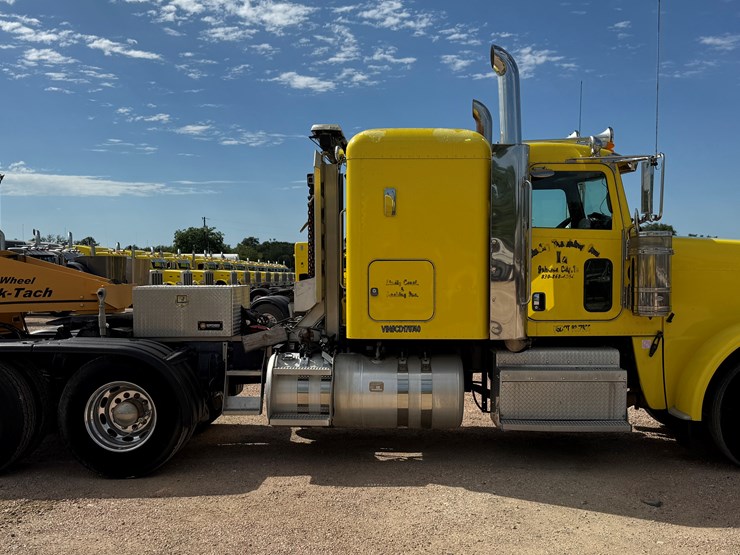 2012-peterbilt-389-image-4