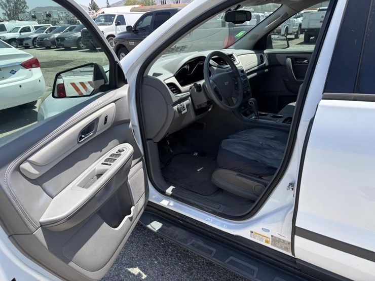 2016-chevrolet-traverse-image-11