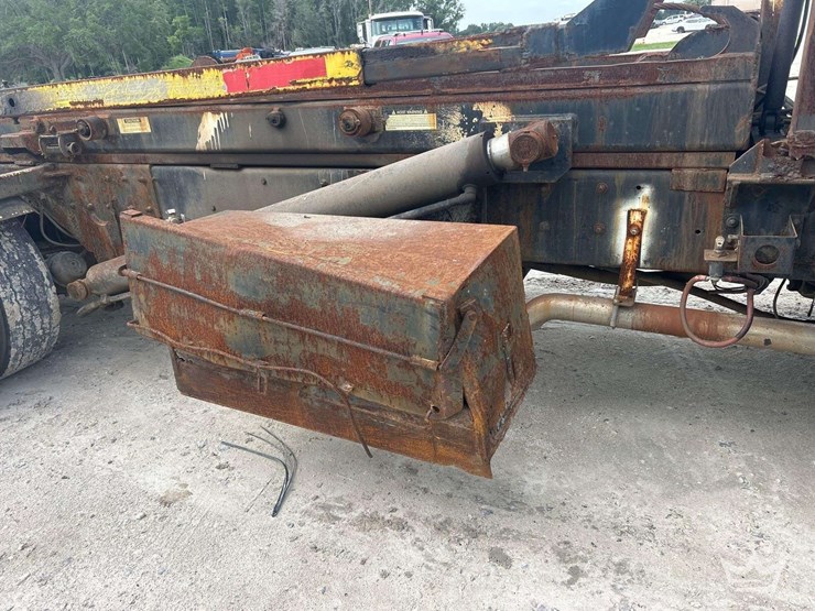 1998-mack-dm690s-image-20