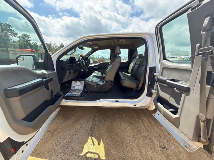 2017-ford-f150-image-10