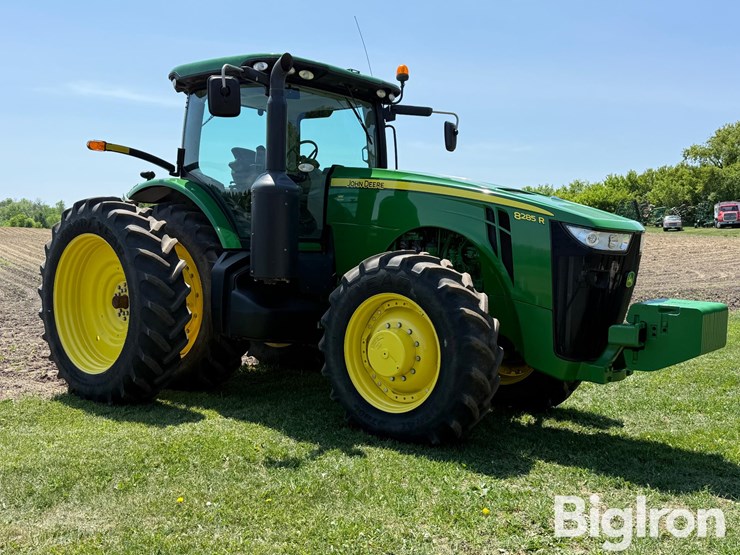2012-john-deere-8285r-image-3