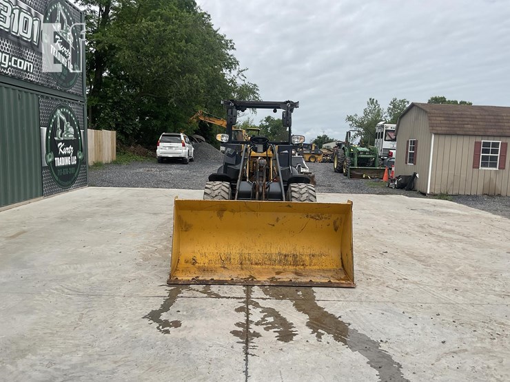 2019-deere-204l-image-7