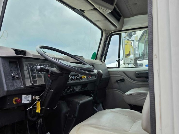 2001-international-4900-image-14