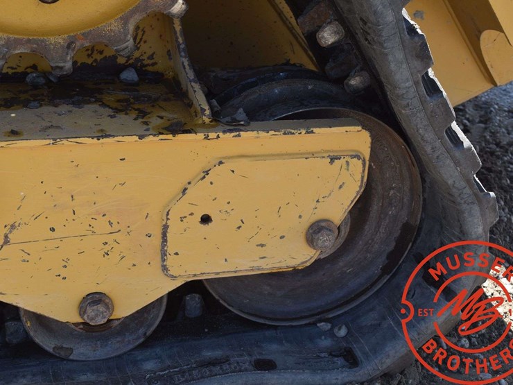 2016-caterpillar-d2-image-31