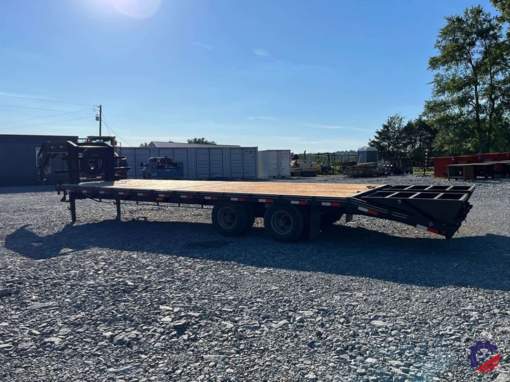 2025-c-&-w-trailers-dual-t/a-flatbed-gooseneck-trailer-image-3