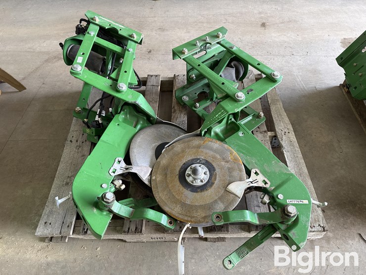 john-deere-planter-row-unit-assemblies-image-2