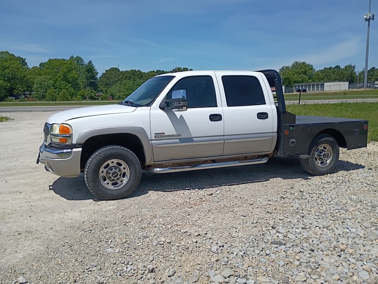 2005-gmc-sierra-2500-image-2