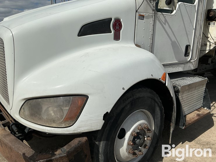 2010-kenworth-t370-image-16