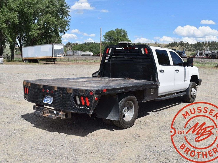 2015-chevrolet-3500-image-8