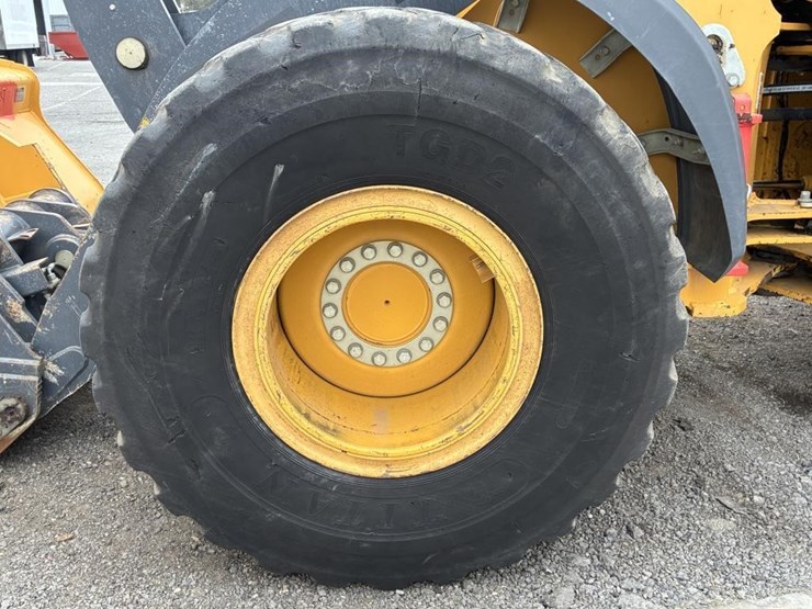 2019-deere-624l-image-11