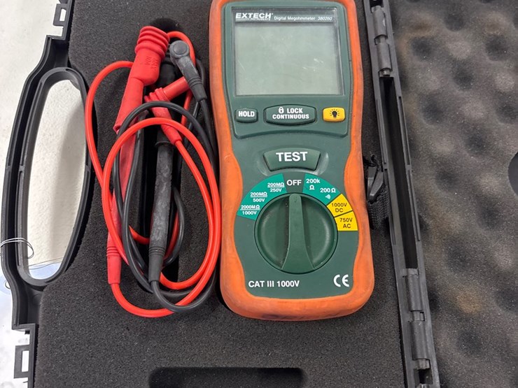 #4027-•-extech-insturments-digital-megohmmeter-with-leads-and-case-image-2