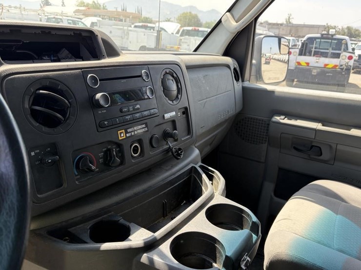 2010-ford-e350-sd-image-13