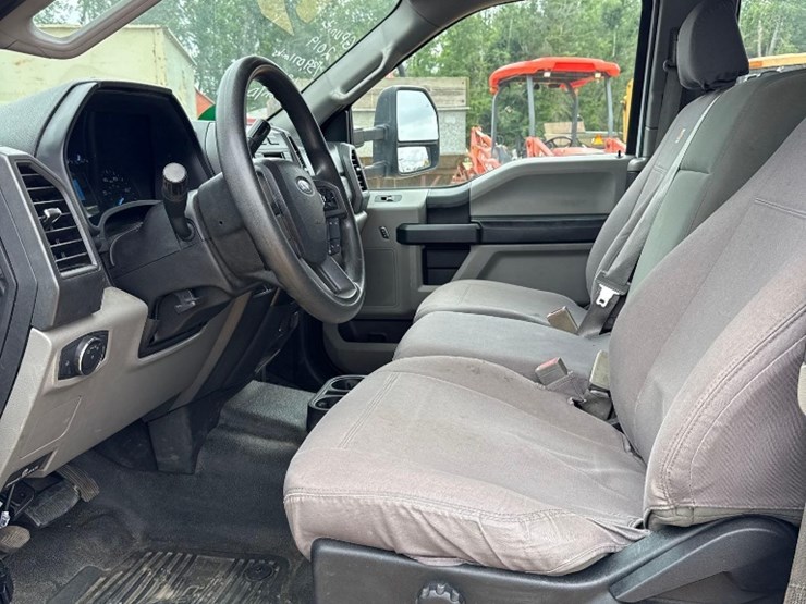 2019-ford-f550-image-17