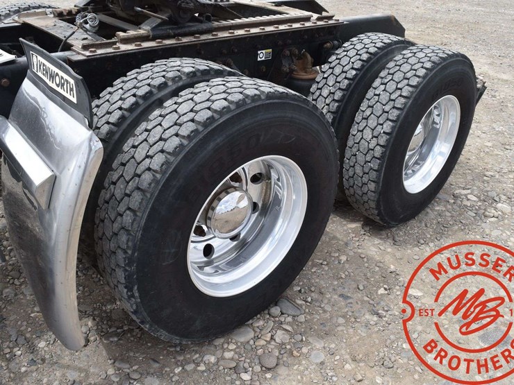 2016-kenworth-t880-image-31