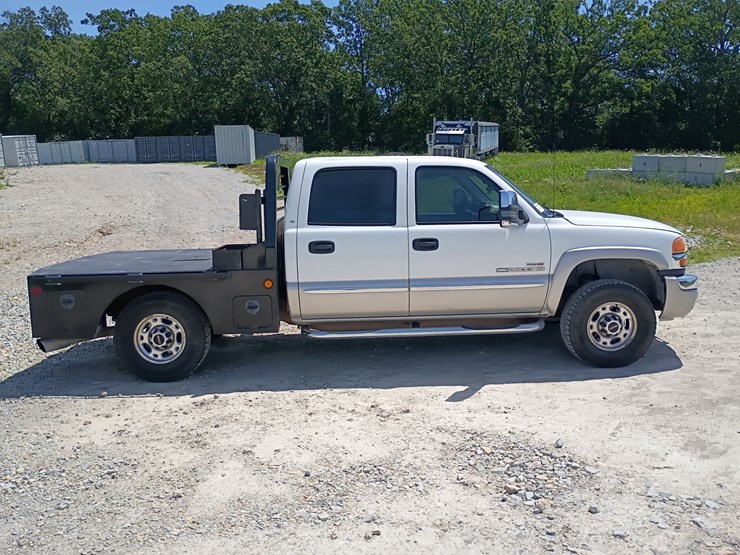 2005-gmc-sierra-2500-image-11