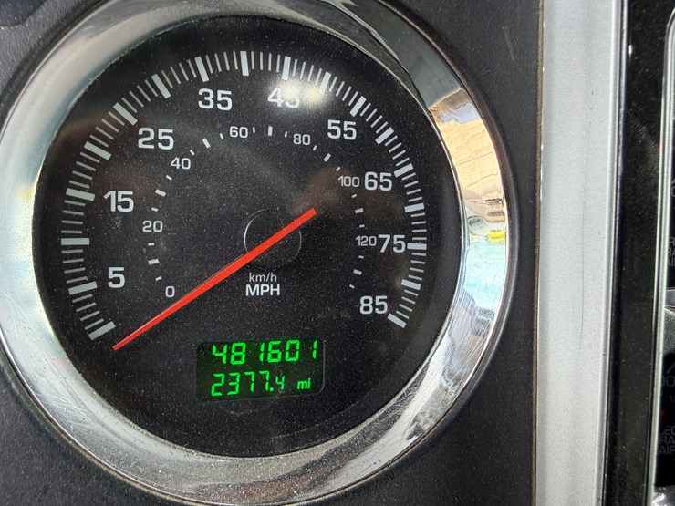 2016-kenworth-t800-image-18