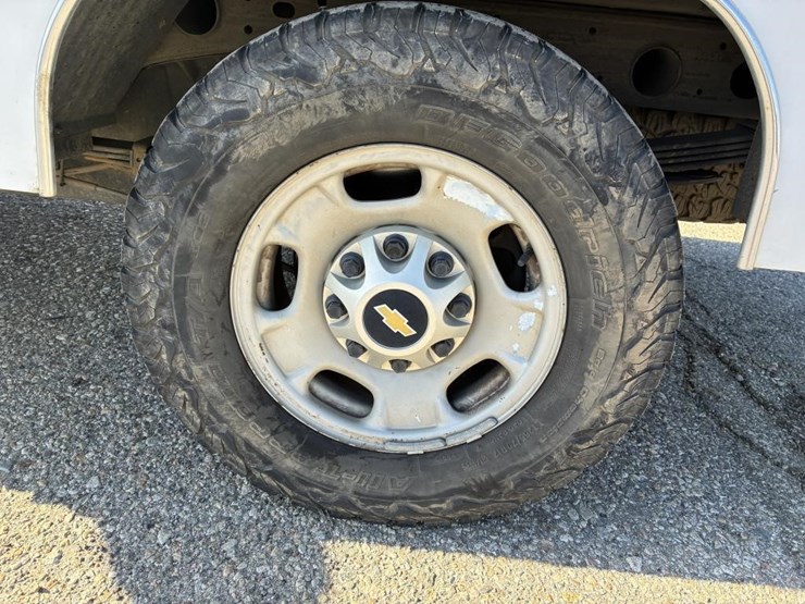 2012-chevrolet-2500hd-image-5