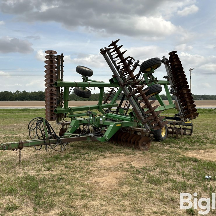 2005 JOHN DEERE 637