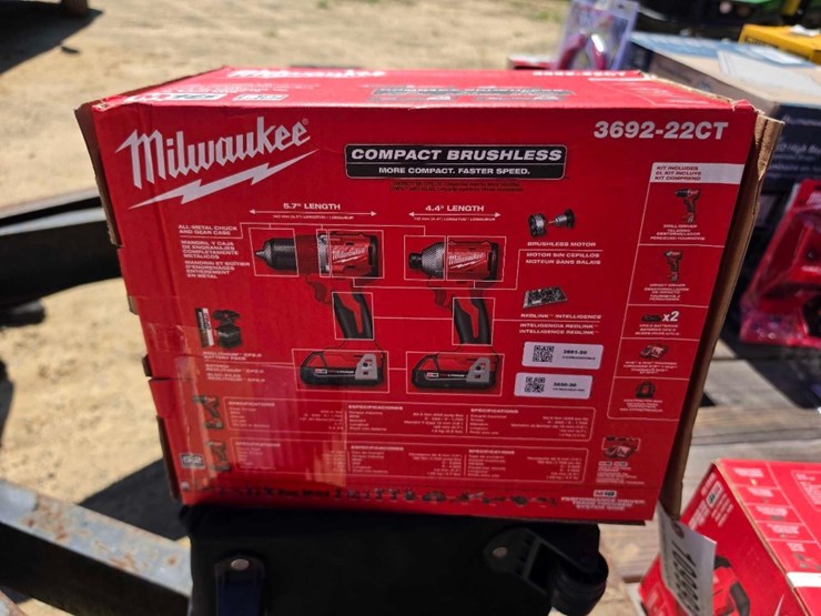 2223---(2)-milwaukee-m18-tool-sets-image-2