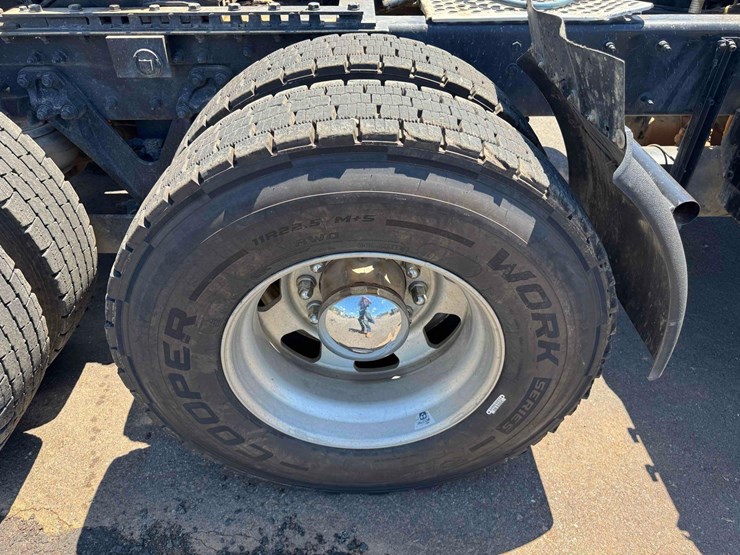2021-kenworth-t880-image-17
