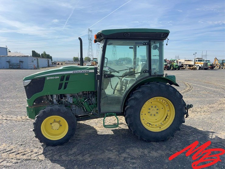 2017-john-deere-5090gn-image-2