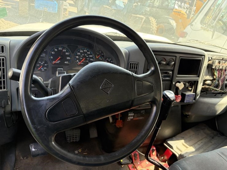 2004-international-flatbed-dump-image-16