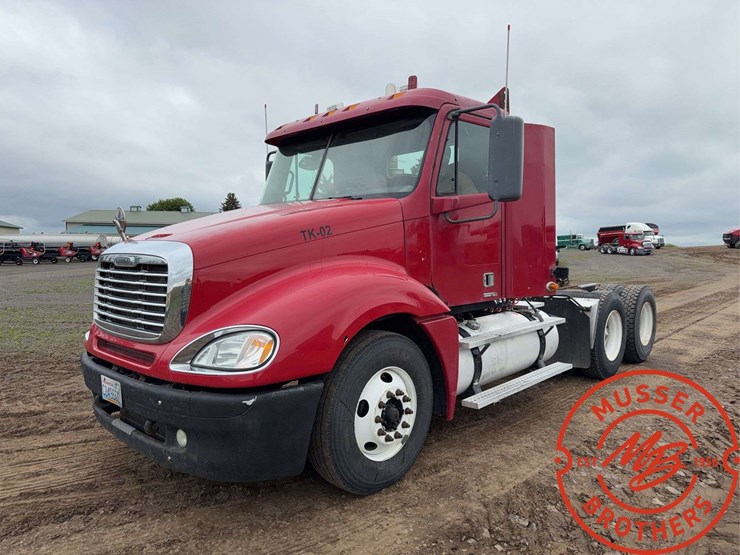 2007-freightliner-columbia-120-image-7