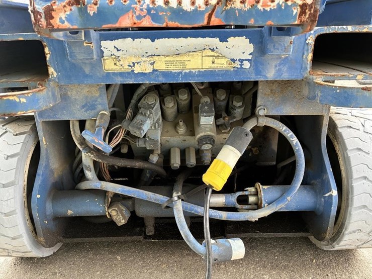 2003-jlg-1932e-image-10