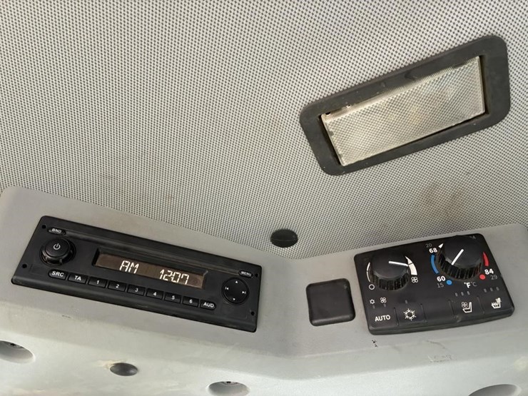 2019-deere-624l-image-26
