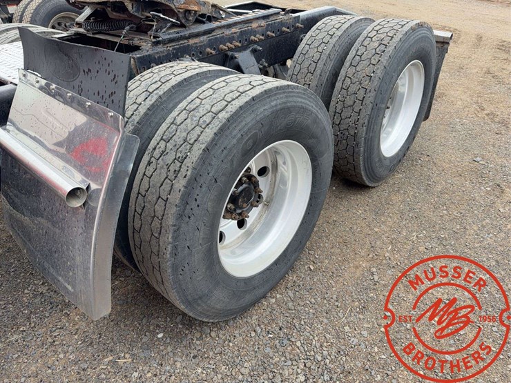 2013-freightliner-cascadia-125-image-12