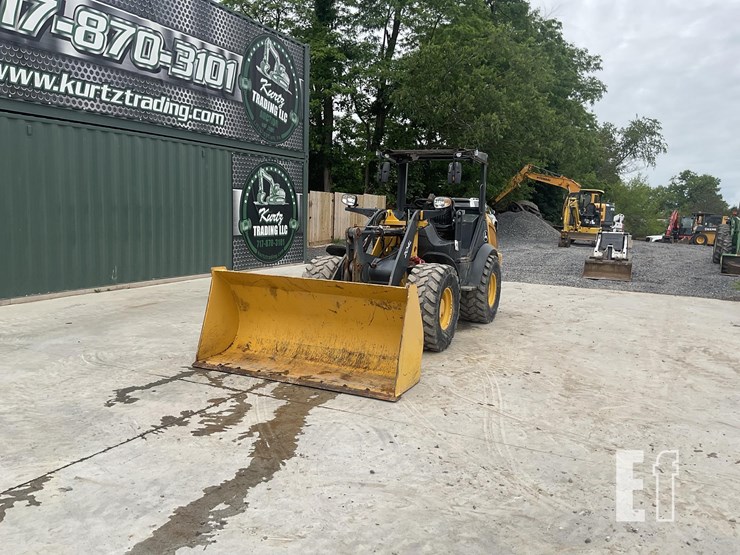 2019-deere-204l-image-8