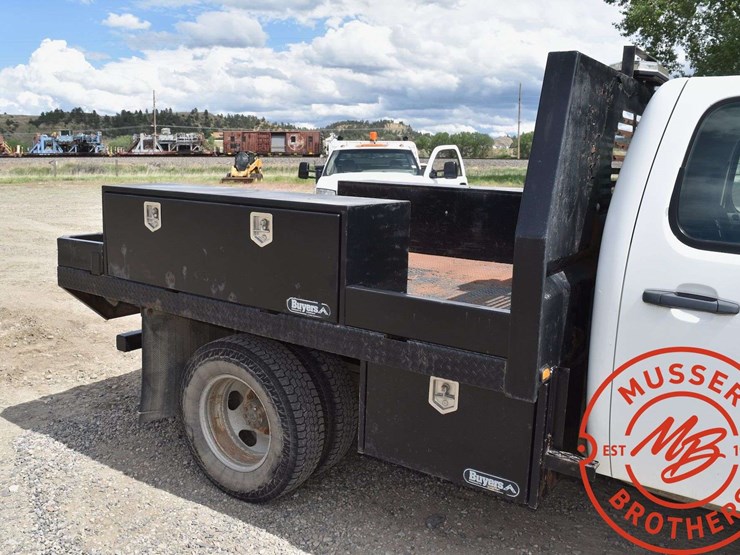 2013-chevrolet-3500-image-26