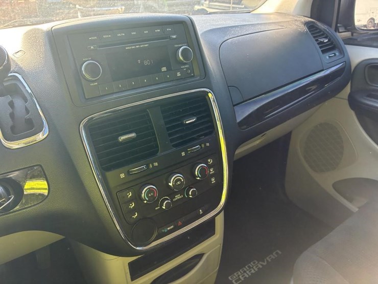2016-dodge-grand-caravan-image-17