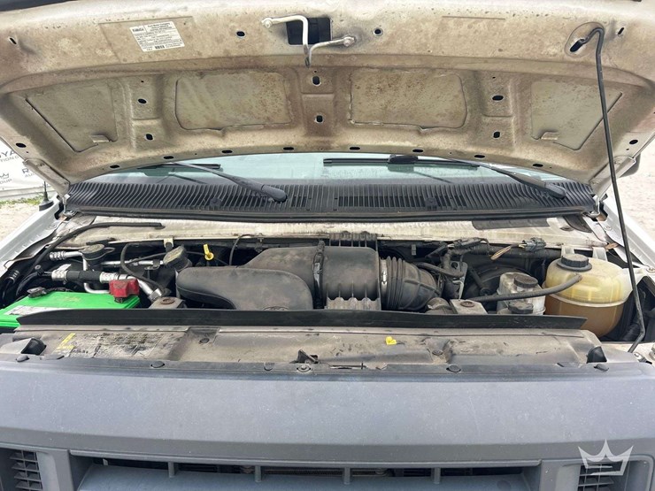 2014-ford-cargo-image-9
