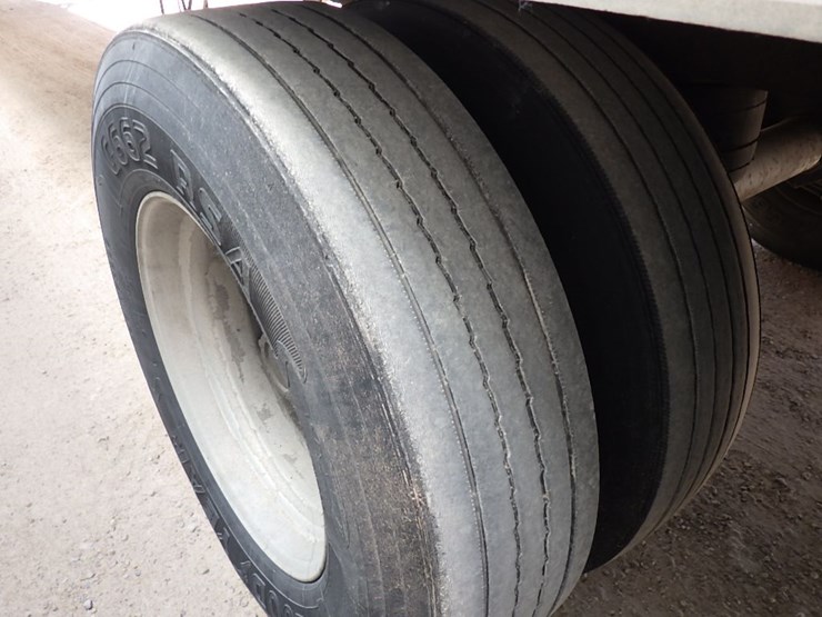 2011-utility-3000r-image-14