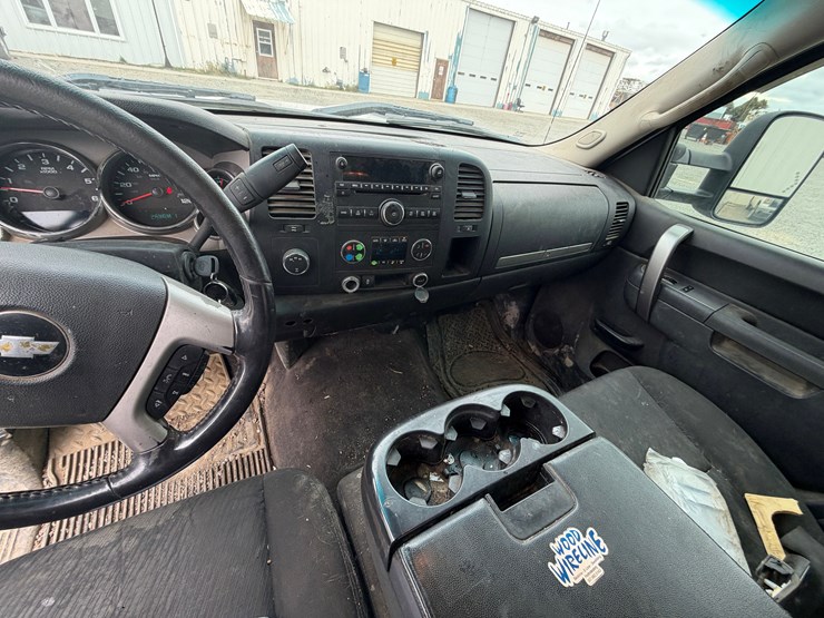 2012-chevrolet-silverado-3500hd-image-11