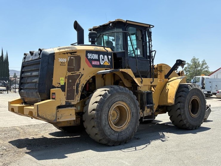 2014-caterpillar-950m-image-3