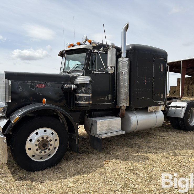 1983 PETERBILT 359