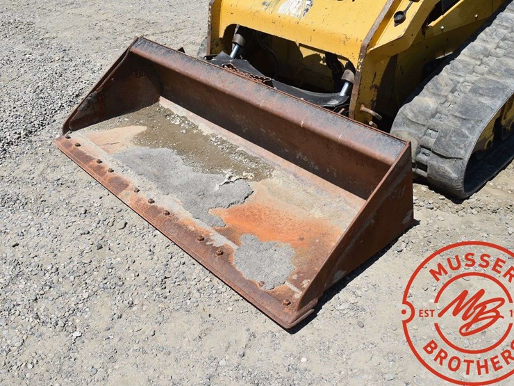 2016-caterpillar-d2-image-18