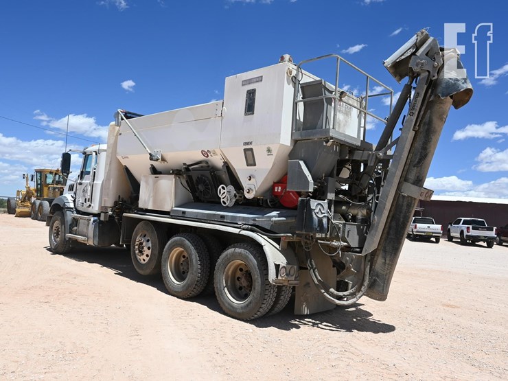 2024-mack-granite-64br-image-18