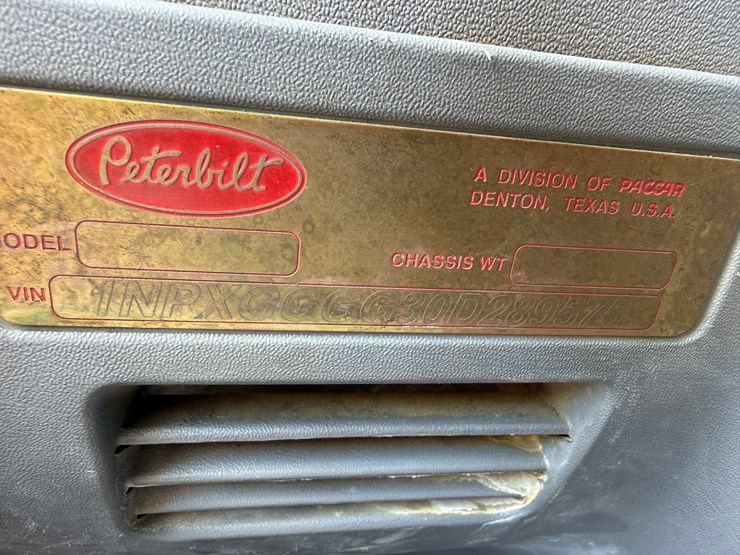 2014-peterbilt-389-image-19