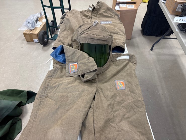 #4033-•-bag-of-electrical-safety-equipment-image-1