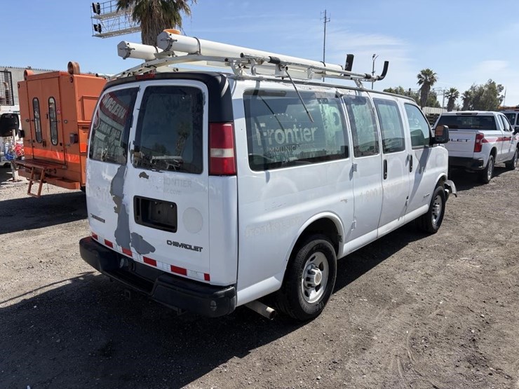 2004-chevrolet-express-2500-image-3