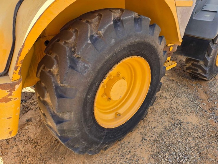 2012-deere-344j-image-10