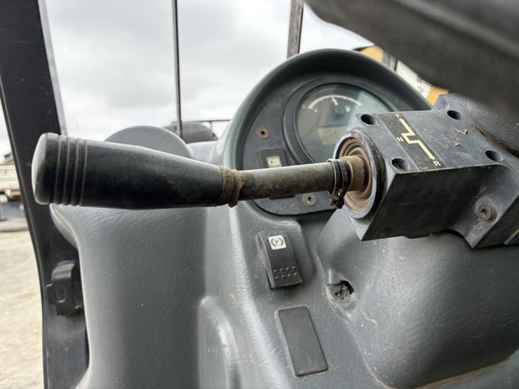 2015-caterpillar-th255c-image-23